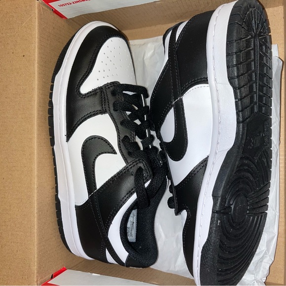 Nike Panda Dunks - Picture 4 of 5